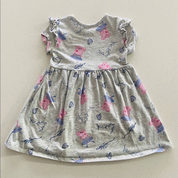 ✨SOLD on another platform 5.19.2022✨ Peppa Pig Dress Size 4T - Picture 4 of 4